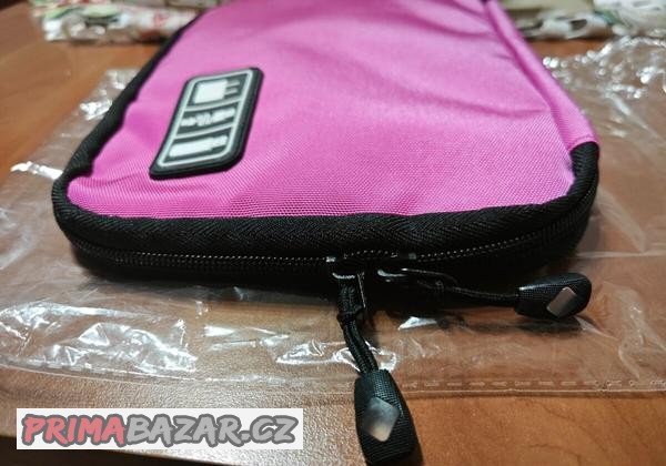 taska-brasna-na-kable-nabijecky-tablet-nova-ruzova-cerna