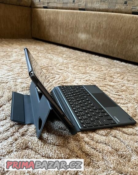 tablet-umax-visionbook-10c-lte-klavesnice-nabijecka