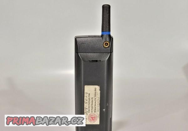mobilni-telefony-pro-sberatele-rarity-ericsson-cihla