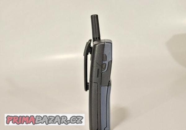 mobilni-telefony-pro-sberatele-rarity-ericsson-flip-4