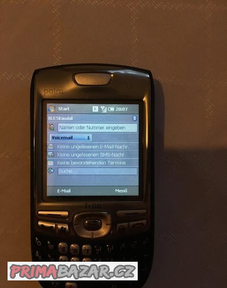 palm-treo-750v-s-kolebkou-a-stylusem