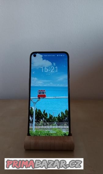 realme-8-5g-cerny-zanovni-nabijeci-kabel