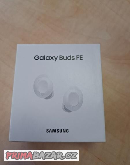 sluchatka-samsung-buds-fe