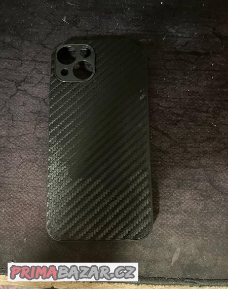 kryt-na-iphone-13-fake-karbon