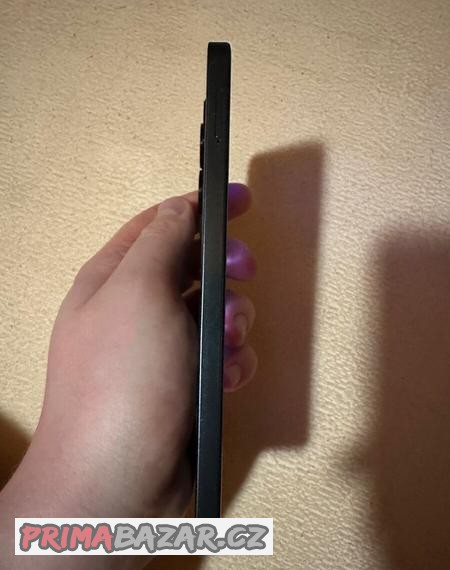 mobilni-telefon-tcl-50-se-cerny