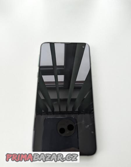 samsung-s10e-trochu-poskozeni-skla-displeje