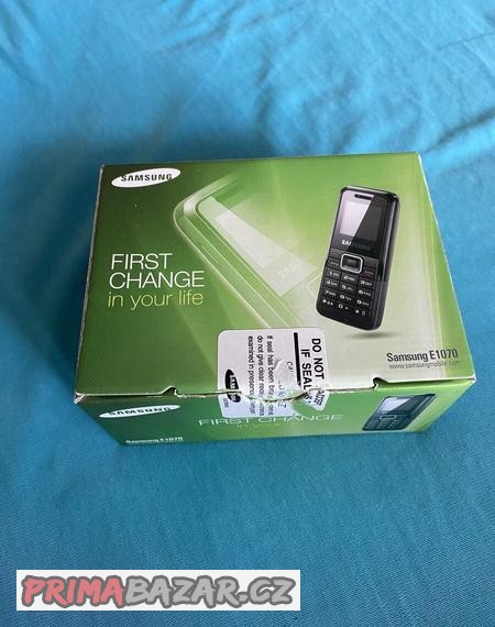tlacitkovy-telefon-samsung-e1070