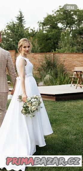 elegantni-svatebni-saty-34-36-s-vleckou-kapsami-a-krajkou