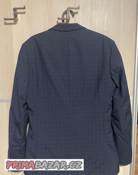tmave-modry-oblek