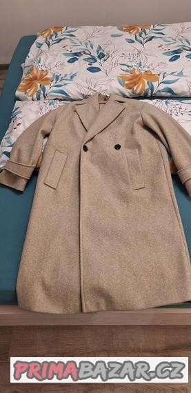 novy-flausovy-kabat-zara