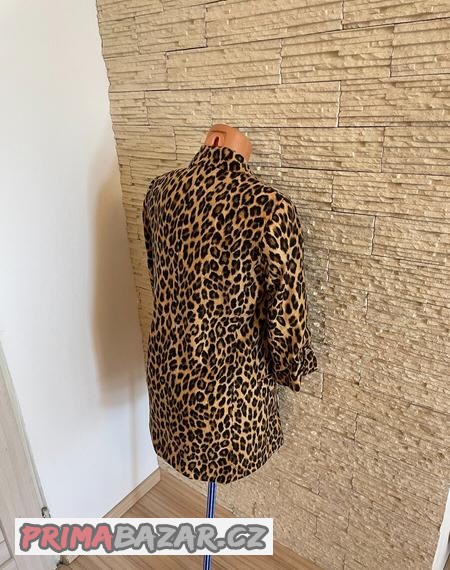 sako-zara-s-ohrnutymi-rukavy