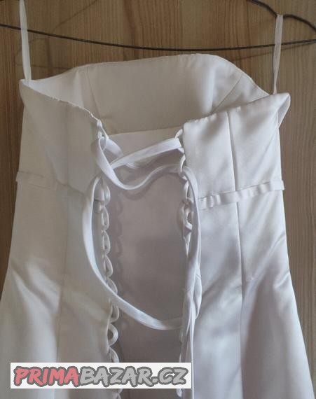 bile-saty-vel-36-svatba-prodlouzena