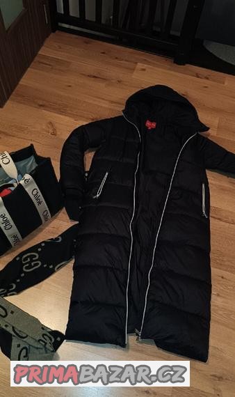 Černý dlouhý kabát Guess, vel S/36