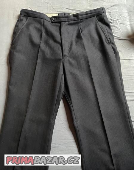 starsi-oblek-a-kalhoty