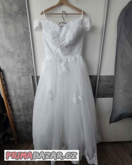 bile-svatebni-saty