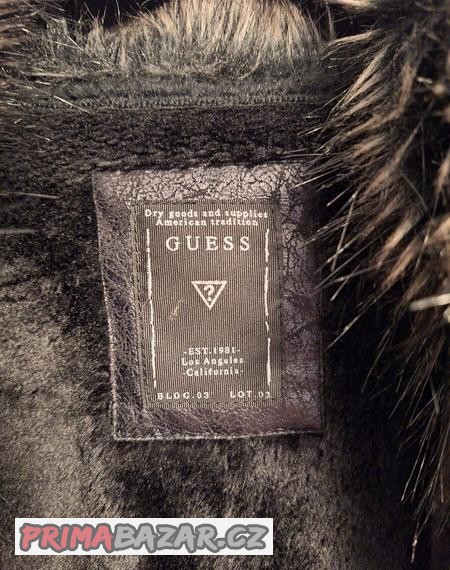 bunda-s-koziskem-guess