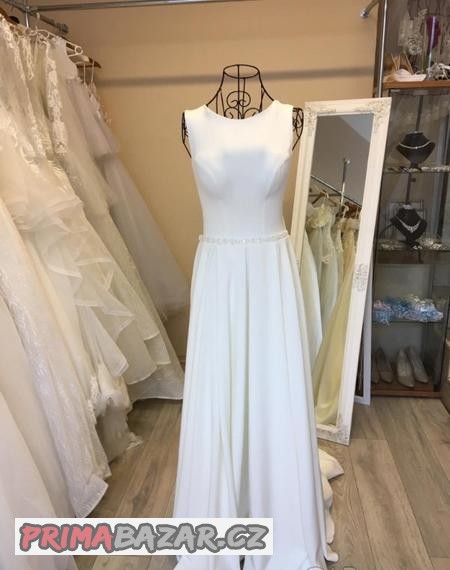 satenove-svatebni-saty-s-vleckou-vel-34-38