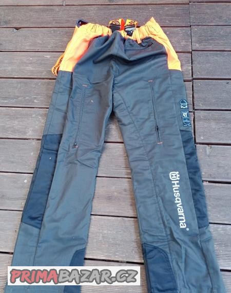 husqvarna-classic-neprorezne-kalhoty-se-slemi