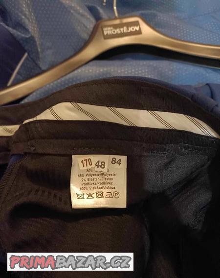 modry-oblek-2-kosile-zdarma