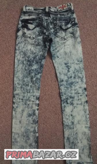 plisnove-ripped-jeans-z-usa-sleva
