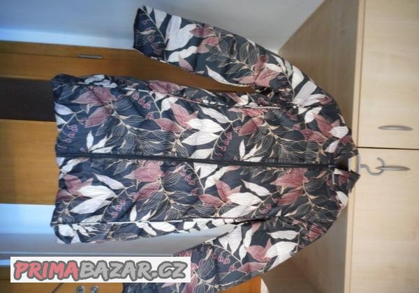 damska-oboustranna-bunda-pro-prechodne-obdobi-potisk-listy-m