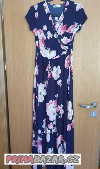 tehotenske-a-kojici-saty-chelsea-clark