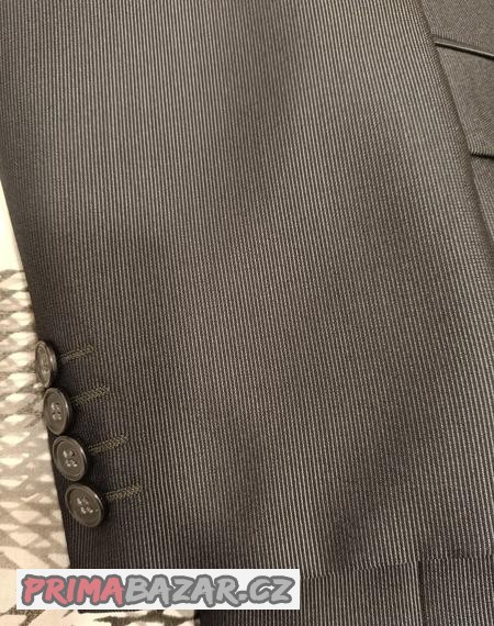 tmave-modry-oblek-znacky-bandi