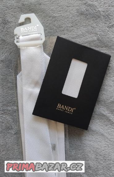 bandi-bila-kravata-a-kapesnicek