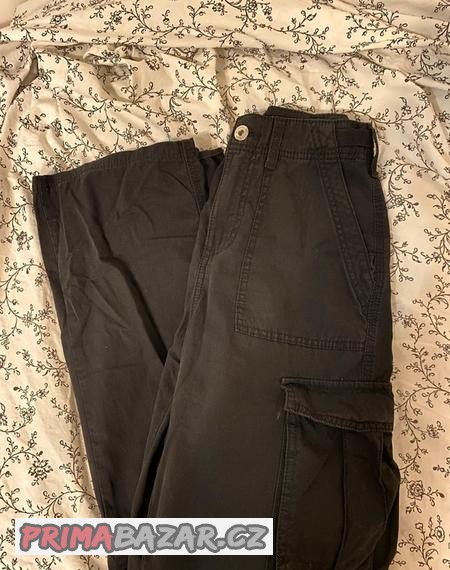 cerne-platene-kapsace-kalhoty-bershka-xxs