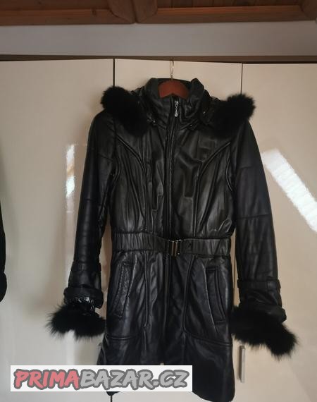 cerna-parka-lemovana-pravou-kozesinou