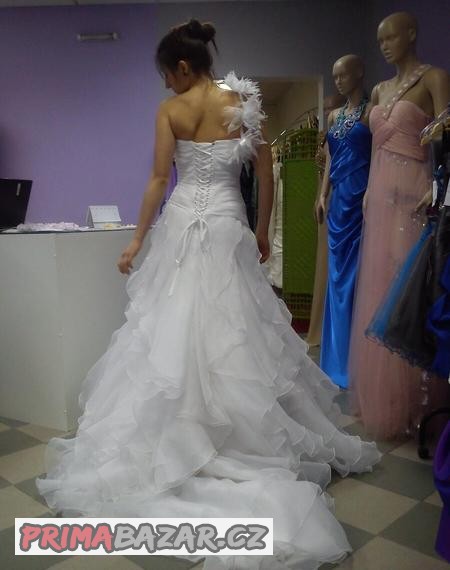 svatebni-saty-emmi-mariage-se-snerovackou-bile