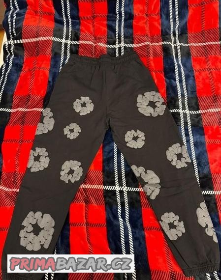 denim-tears-wreath-sweatpants