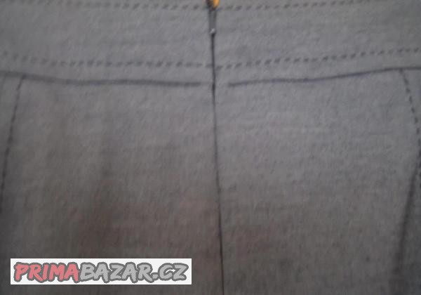 krasny-znackovy-kostym-xl