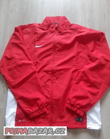 vetrovka-nike