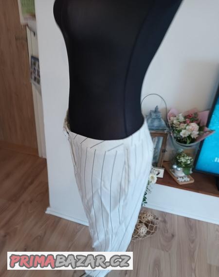nove-damske-bile-kalhoty-s-prouzky-marks-spencer