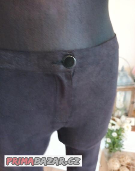 damske-skinny-kalhoty-leginy-zara-s-efektem-brousene-kuze