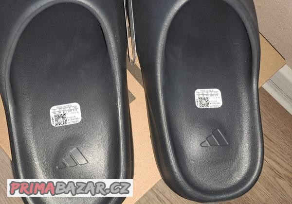 Yeezy Slide Onyx - DSWT 44,5 Yeezy Slide Onyx - DSWT 44,5