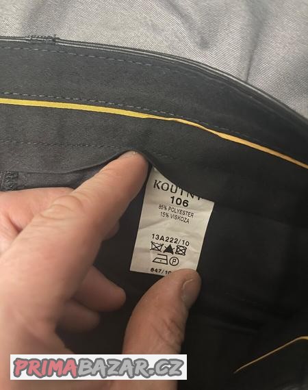 stribrno-sedy-oblek-koutny