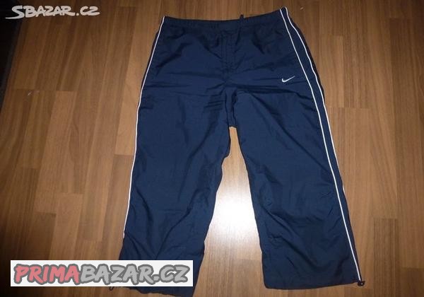trictvrtecni-kahoty-nike