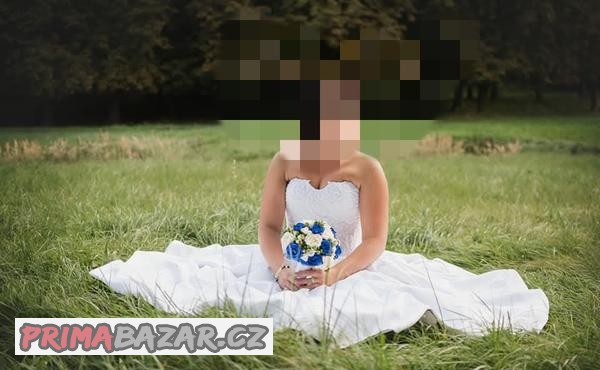 satenove-saty-se-zdobenym-korzetem