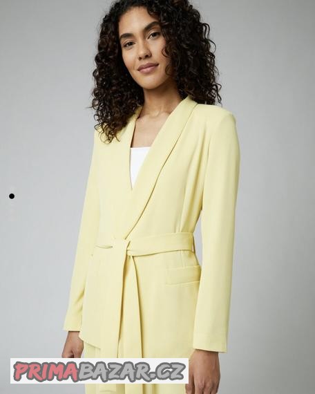 novy-zluty-kostymek-xs