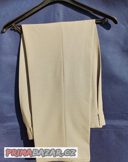 oblek-s-165-170-cm-decentni-khaki-top-stav