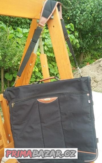 cestovni-vak-na-oblek