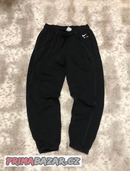 teplaky-nike