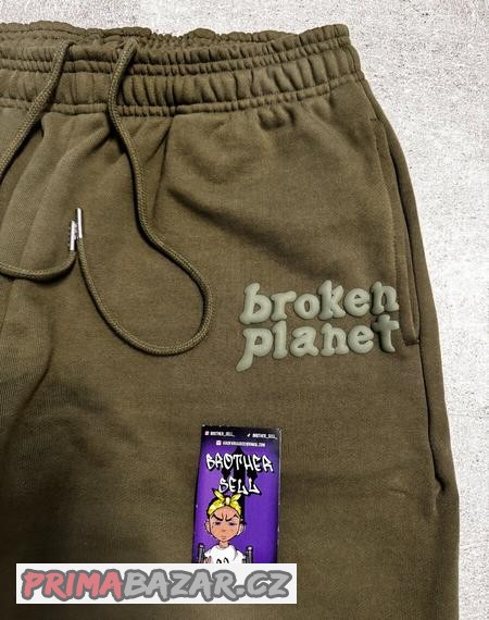 broken-planet-green-pants