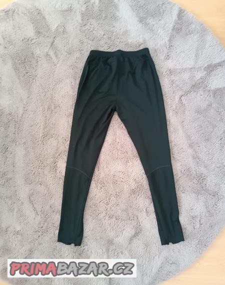 cerne-a-sede-teplaky-nike-xs