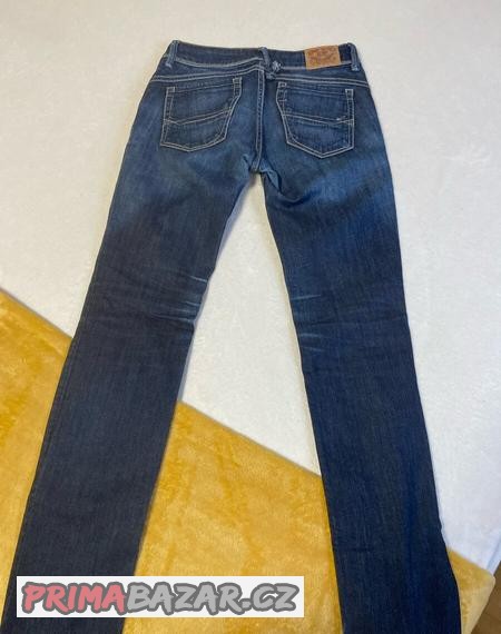damske-dziny-tomy-hilfiger