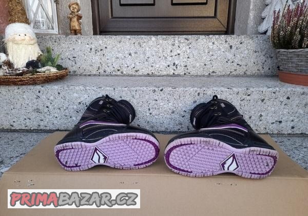 snowboardove-boty-vans-vel-37