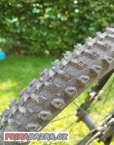 horske-kolo-znacky-rockrider-st530-velikost-27-5-cerne