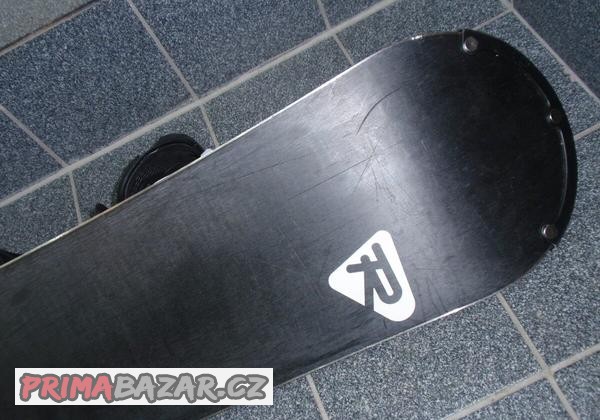 pekny-snowboard-rossignol-106-cm-vazani-firefly